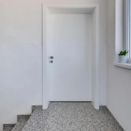 2 Bedroomawesome In 아파트 비르