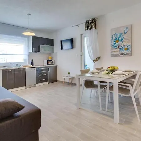 Apartmán 2 Bedroomawesome In Vir