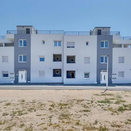 2 Bedroomawesome In *